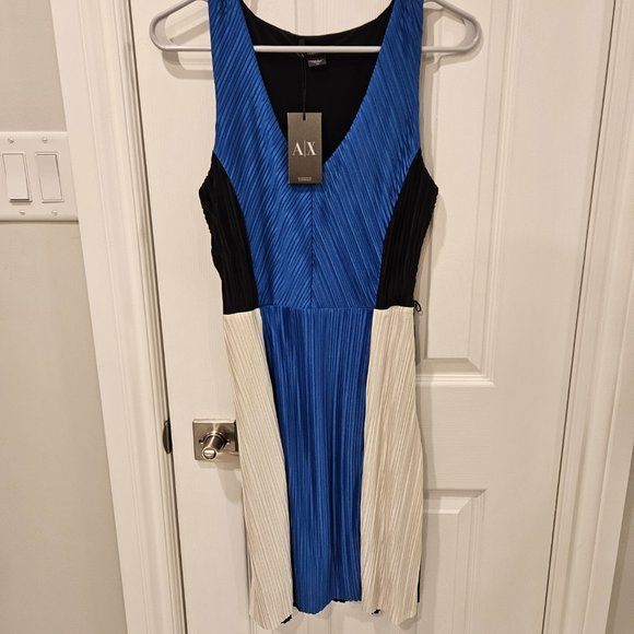 Armani NEW Beautiful Dress - Picture 4 of 5